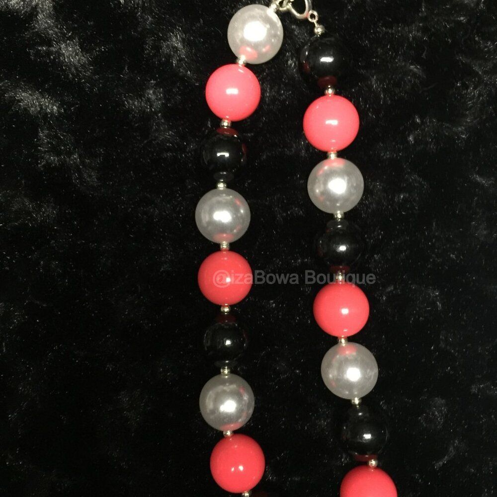 Black, Cherry Red & White Chunky Bead Necklace NK7180 Handmade NWT Boutique - Picture 1 of 1
